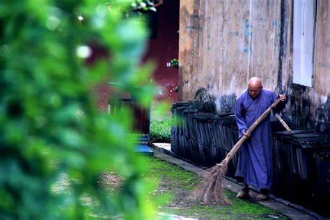 如何践行不拘一格的修行之路：古代修行者的饮食习惯解析