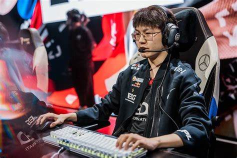 Meiko登顶LOL，首位满分选手的战术揭秘