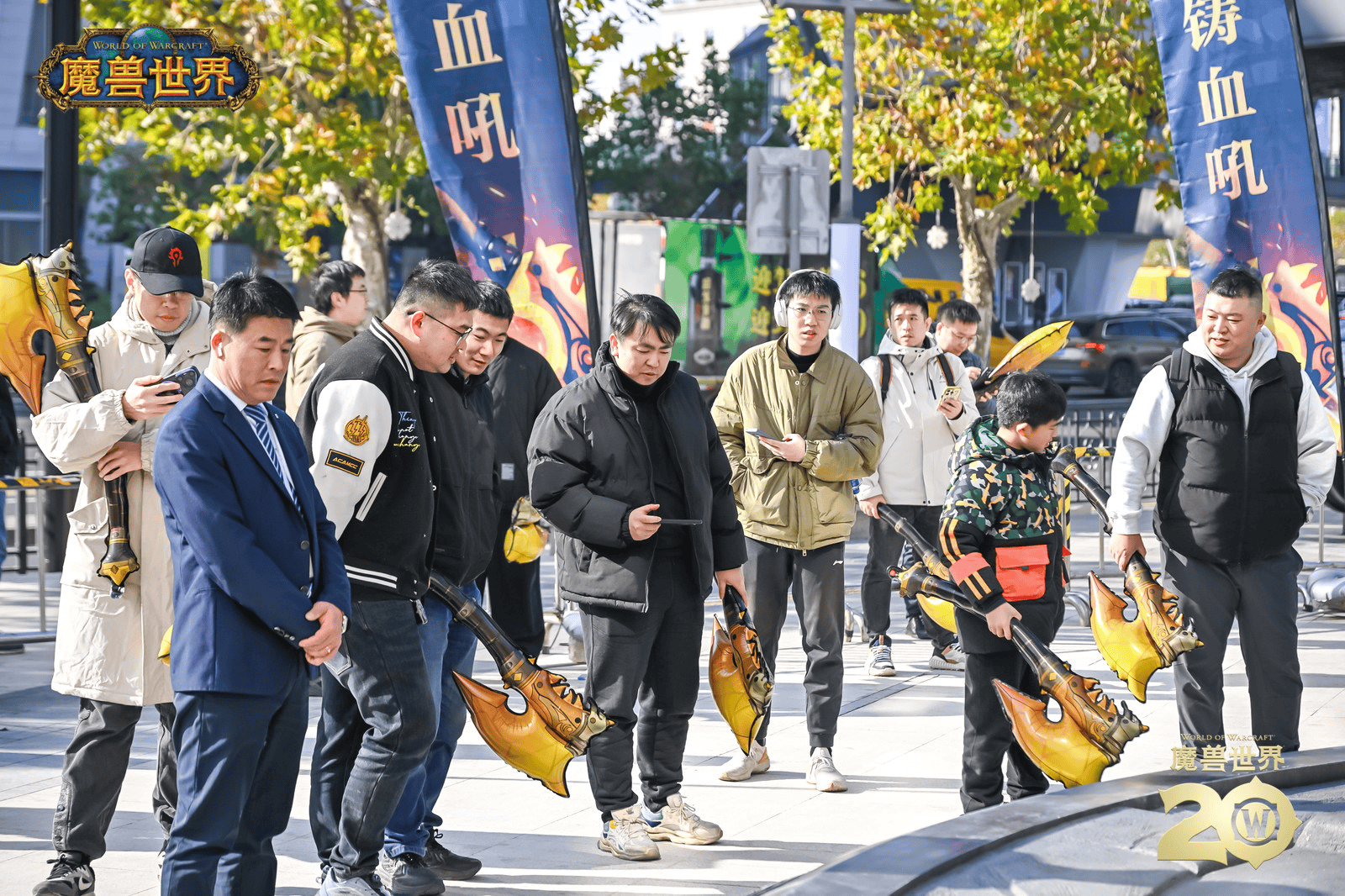 永久落地上海,《魔兽世界》血吼雕塑在近铁城市广场完成剪彩