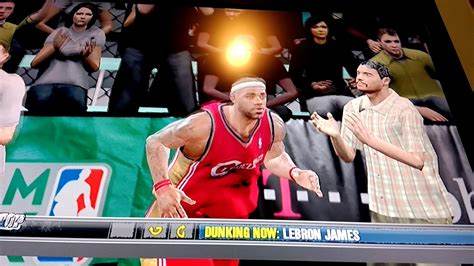 《NBA2K10》特殊扣篮操作方法（可以100%按出）